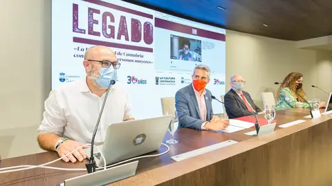 El vicepresidente y consejero de Universidades, Igualdad, Cultura y Deporte, Pablo Zuloaga, presenta el proyecto &lsquo;Legado&rsquo;.
