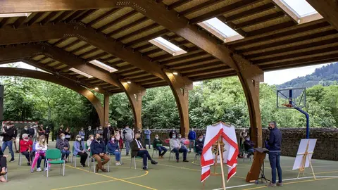 El Vicepresidente Y Consejero De Universidades, Igualdad, Cultura Y Deporte, Pablo Zuloaga, Inaugura La Nueva Cubierta De La Pista Polideportiva.