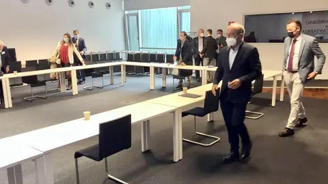 Los Consejeros De Desarrollo Rural, Guillermo Blanco, Y De Industria, Javier L&oacute;pez Marcano, Se Re&uacute;nen Con Representantes De Petronor.