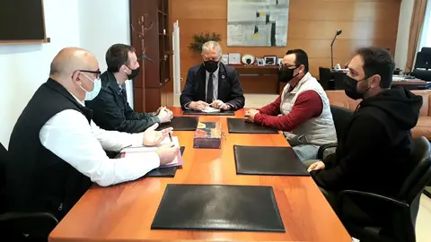 Reuni&oacute;n del presidente del Parlamento, Joaqu&iacute;n G&oacute;mez, con los trabajadores de la subcontrata de Vodafone