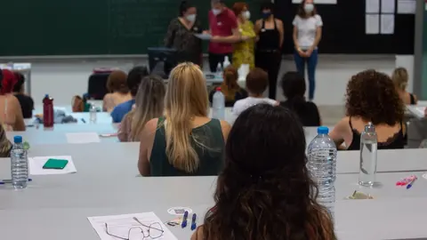 Varios opositores a Educaci&oacute;n Secundaria, Formaci&oacute;n Profesional o Ense&ntilde;anzas Art&iacute;sticas.- Archivo