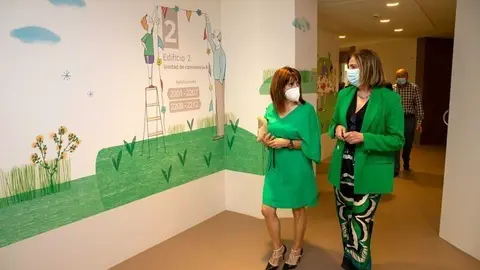 La consejera Ana Bel&eacute;n &Aacute;lvaez en su visita a la residencia San C&aacute;ndido