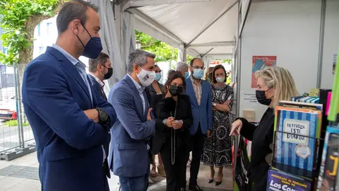 El Vicepresidente Y Consejero, Pablo Zuloaga, Y El Alcalde De Torrelavega, Javier L&oacute;pez Estrada, Asisten A La Inauguraci&oacute;n De La IV Edici&oacute;n De La Feria Del Libro De Torrelavega.