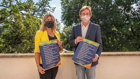 El alcalde y la concejala presentan la programaci&oacute;n cultural de  julio