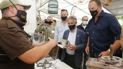 El presidente de Cantabria, Miguel &Aacute;ngel Revilla, y el consejero de Desarrollo Rural, Ganader&iacute;a, Pesca, Alimentaci&oacute;n y Medio Ambiente, Guillermo Blanco, inauguran la X Feria de Caza, Pesca y Productos Agroalimentarios de la comarca de Li&eacute;bana.