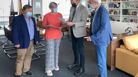 El Consejero De Desarrollo Rural, Ganader&iacute;a, Pesca, Alimentaci&oacute;n Y Medio Ambiente, Guillermo Blanco, Recibe A La Alcaldesa De Polanco, Rosa D&iacute;az