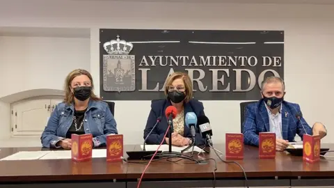 Presentaci&oacute;n del pasaporte de Laredo