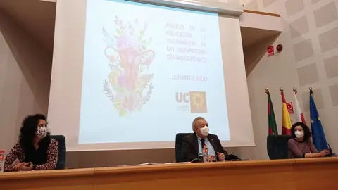 Inauguraci&oacute;n del curso sobre suelo p&eacute;lvico en la sede de los cursos de verano de la UC en Torrelavega
