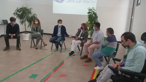 Reuni&oacute;n PSOE con usuarios Obra San Mart&iacute;n
