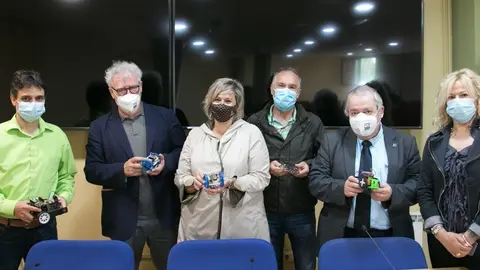 El director del curso, Iv&aacute;n Bermejo, el vicerrector de Cultura, Tom&aacute;s Mantec&oacute;n, la alcaldesa de Camargo, Esther Bolado, el concejal de Nuevas Tecnolog&iacute;as, Eugenio G&oacute;mez, y el director de la sede universitaria, Jos&eacute; Mar&iacute;a Zamanillo.