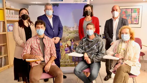 La alcaldesa de Santander, Gema Igual, y el decano del Colegio de Psicolog&iacute;a de Cantabria, Javier Lastra, en la presentaci&oacute;n del programa 'Santander, municipio emocionalmente saludable&rsquo;