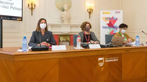 La subsecretaria de Hacienda, Pilar Paneque, y la consejera de Econom&iacute;a y Hacienda de Cantabria, Mar&iacute;a S&aacute;nchez, en la inauguraci&oacute;n del curso 'Sistema Fiscal y Transici&oacute;n Ecol&oacute;gica'.