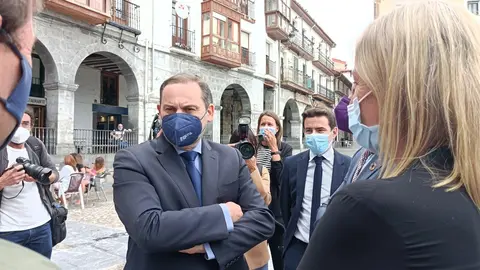 El ministros de Transportes, Jos&eacute; Luis &Aacute;balos, en Castro Urdiales