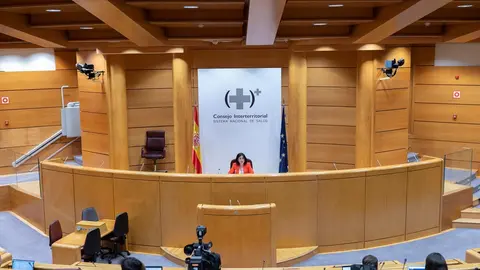 Archivo - La ministra de Sanidad, Carolina Darias, ofrece una rueda de prensa tras la celebraci&oacute;n del primer Consejo Interterritorial del Sistema Nacional de car&aacute;cter presencial desde que comenz&oacute; la pandemia, a 30 de junio de junio, en Madrid (Espa&ntilde;a).