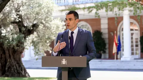 El presidente del Gobierno, Pedro S&aacute;nchez, interviene tras la firma del acuerdo del Ejecutivo nacional con los agentes sociales para reformar las pensiones, a 1 de julio de 2021, en Madrid (Espa&ntilde;a). El Gobierno suscribe este acuerdo con los responsables d