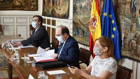 El ministro de Pol&iacute;tica Territorial y Funci&oacute;n P&uacute;blica, Miquel Iceta, en la reuni&oacute;n mantenida con las CCAA y la FEMP.