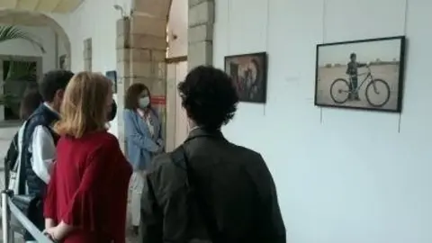 Exposici&oacute;n de Gervasio S&aacute;nchez sobre los campamentos saharauis en el Parlamento