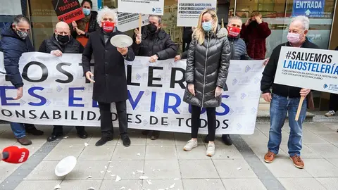 Archivo - Protesta de la Asociaci&oacute;n Empresarial de Hosteler&iacute;a de Cantabria (AEHC)  