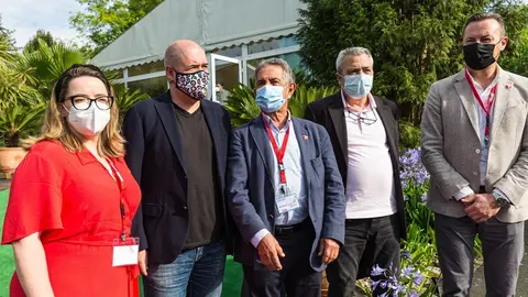 La nueva secretaria general de CC.OO de Cantabria, Rosa Mantec&oacute;n, junto al l&iacute;der nacional del sindicato, Unai Sordo, el presidente de Cantabria, Miguel &Aacute;ngel Revilla; Carlos S&aacute;nchez y Guillermo Blanco