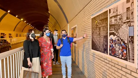 La alcaldesa de Santander, Gema Igual, en la inauguraci&oacute;n de la exposici&oacute;n 'Santander noche&d&iacute;a' en el Pasaje de Pe&ntilde;a, que re&uacute;ne m&aacute;s de 100 fotos de la ciudad hechas por instagramers