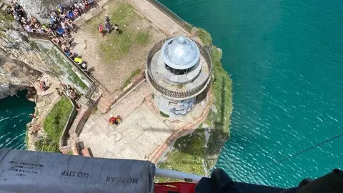 El helic&oacute;ptero medicalizado del Gobierno rescata a un madrile&ntilde;o que hab&iacute;a sufrido un ataque epil&eacute;ctico en el Faro del Caballo, en Santo&ntilde;a