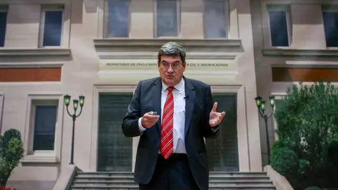 El ministro de Inclusi&oacute;n, Seguridad Social y Migraciones, Jos&eacute; Luis Escriv&aacute;, durante una rueda de prensa en la sede ministerial, a 18 de junio de 2021, en Madrid (Espa&ntilde;a). Durante su intervenci&oacute;n, Escriv&aacute; ha presentado un avance de los datos de afiliaci&oacute;n