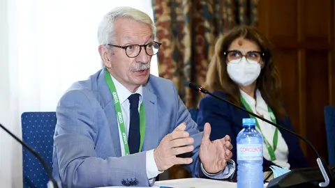 El secretario de Estado de Educaci&oacute;n, Alejandro Tiana, interviene en el curso 'La memoria democr&aacute;tica: reconstrucci&oacute;n del pasado en el momento presente' de la UIMP