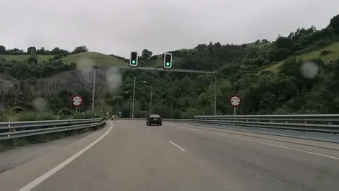 Archivo - Imagen de archivo de una carretera