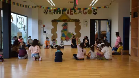 Participantes del campamento de d&iacute;a.