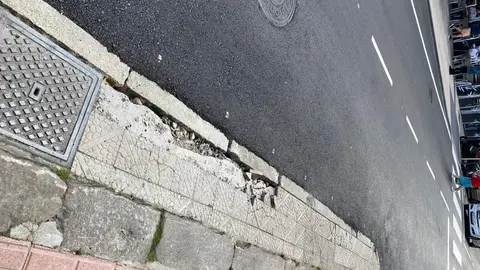 Acera con desperfectos