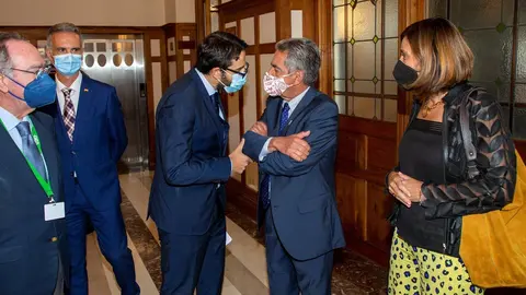 El secretario de Estado de Justicia, Pablo Zapatero, y el presidente de Cantabria, Miguel &Aacute;ngel Revilla, inauguran un curso de la UIMP acompa&ntilde;ados por la consejera de Presidencia, Interior, Justicia y Acci&oacute;n Exterior, Paula Fern&aacute;ndez