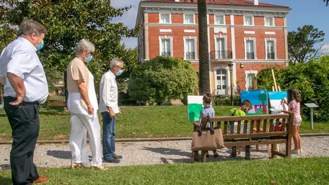 Archivo - La alcaldesa de Polanco en el Concurso de Pintura del a&ntilde;o pasado