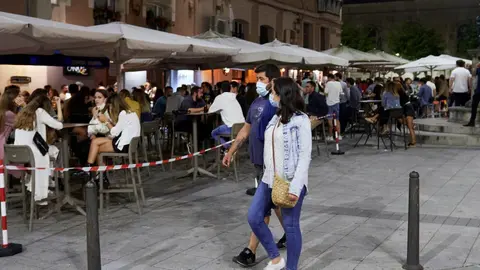 Ambiente en una calle de bares de Santander