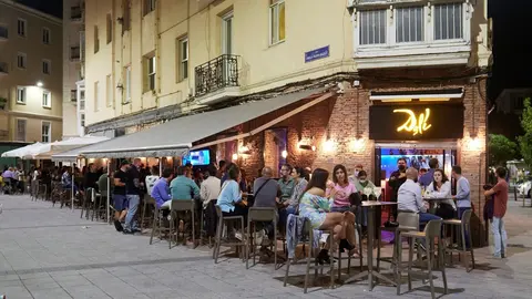 Ambiente en una calle de bares de Santander