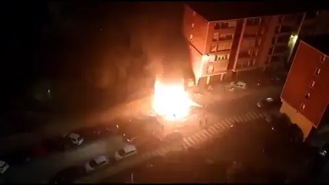 Archivo - Incendio de contenedores