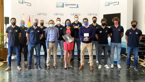 El Ayuntamiento de Santander recibe al Sardinero Hockey Club tras su ascenso a Divisi&oacute;n de Honor