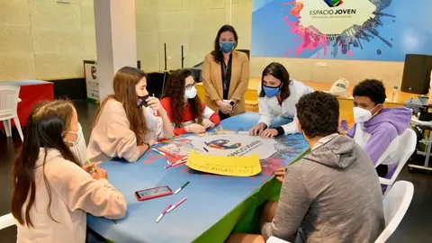 La alcaldesa Gema Igual visita 'Verano teenager'.