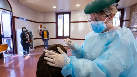 Archivo - El Ayuntamiento de Zaragoza cede el centro de mayores de Terminillo para hacer pruebas PCR