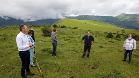 El Consejero De Desarrollo Rural, Ganader&iacute;a, Pesca, Alimentaci&oacute;n Y Medio Ambiente, Guillermo Blanco, En Una Visita A Tudanca