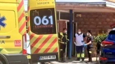 El 061 acude al Desfiladero de la Hermida tras el rescate de una mujer que se precipit&oacute;, en silla de ruedas, al cauce del r&iacute;o