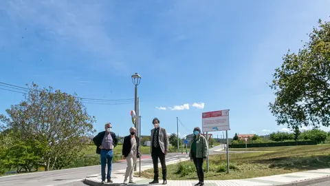 Archivo - La alcaldesa, Rosa D&iacute;az, y el consejero de Obras P&uacute;licas, Jos&eacute; Luis Gochicoa, en una  visita a Polanco