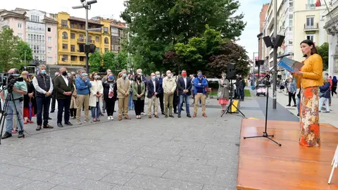 Acto de homenaje a Miguel &Aacute;ngel Blanco en la plaza del Ayuntamiento de Santander