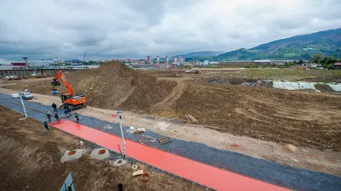 Archivo - Obras del bidegorri del pol&iacute;gono Ibarzaharra de Sestao.