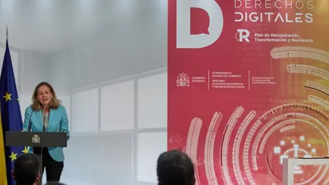 La vicepresidenta primera y ministra de Asuntos Econ&oacute;micos y Transformaci&oacute;n Digital, Nadia Calvi&ntilde;o, interviene en la presentaci&oacute;n de la Carta de Derechos Digitales, en La Moncloa, a 14 de julio de 2021, en Madrid (Espa&ntilde;a). La Carta de Derechos Digitales, 