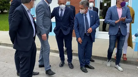 El secretario general de Industria y Pyme del Ministerio, Ra&uacute;l Blanco, visita Solvay junto a representantes del Gobierno c&aacute;ntabro, de los ayuntamientos de Torrelavega y Polanco y de la empresa