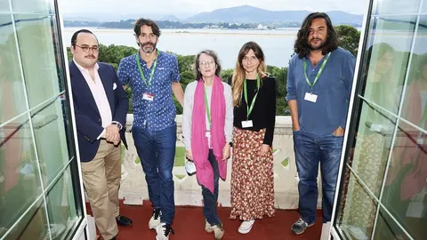 El actor  Eduardo Noriega, los periodistas Manuel Jabois e Ignacio Peyr&oacute; y las escritoras Marta Sanz y Laura Ferrero, participantes en un desayuno sobre el abordaje de los trastornos mentales en el mundo de la ficci&oacute;n