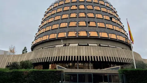 Archivo - Fachada del edificio del Tribunal Constitucional de Espa&ntilde;a.