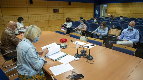 La consejera de Educaci&oacute;n y Formaci&oacute;n Profesional, Marina Lomb&oacute;, preside la Mesa Sectorial de Educaci&oacute;n con los sindicatos representativos del sector.