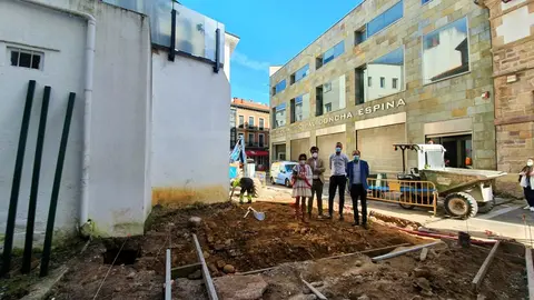 Visita a las obras del microespacio frente al Teatro Concha Espina