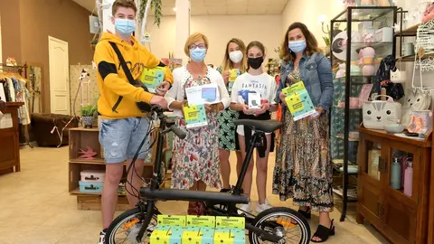 La concejala Miriam D&iacute;az en la entrega de premios de la calle San Luis